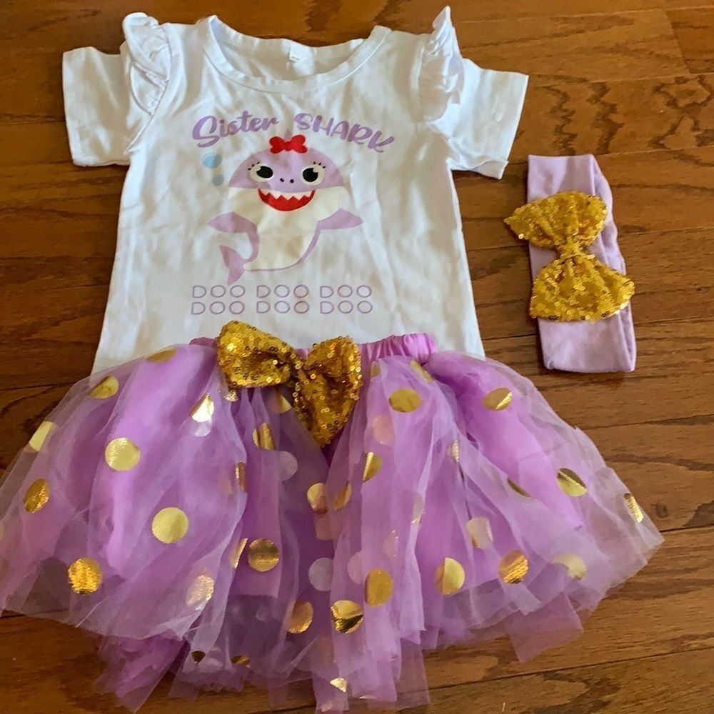 Sister shark 3pc 18M outfit.